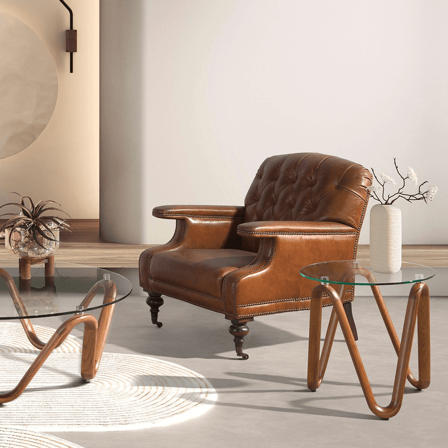 Enteriőr – Chester konyakbarna bőrfotel modern nappali berendezés részeként.