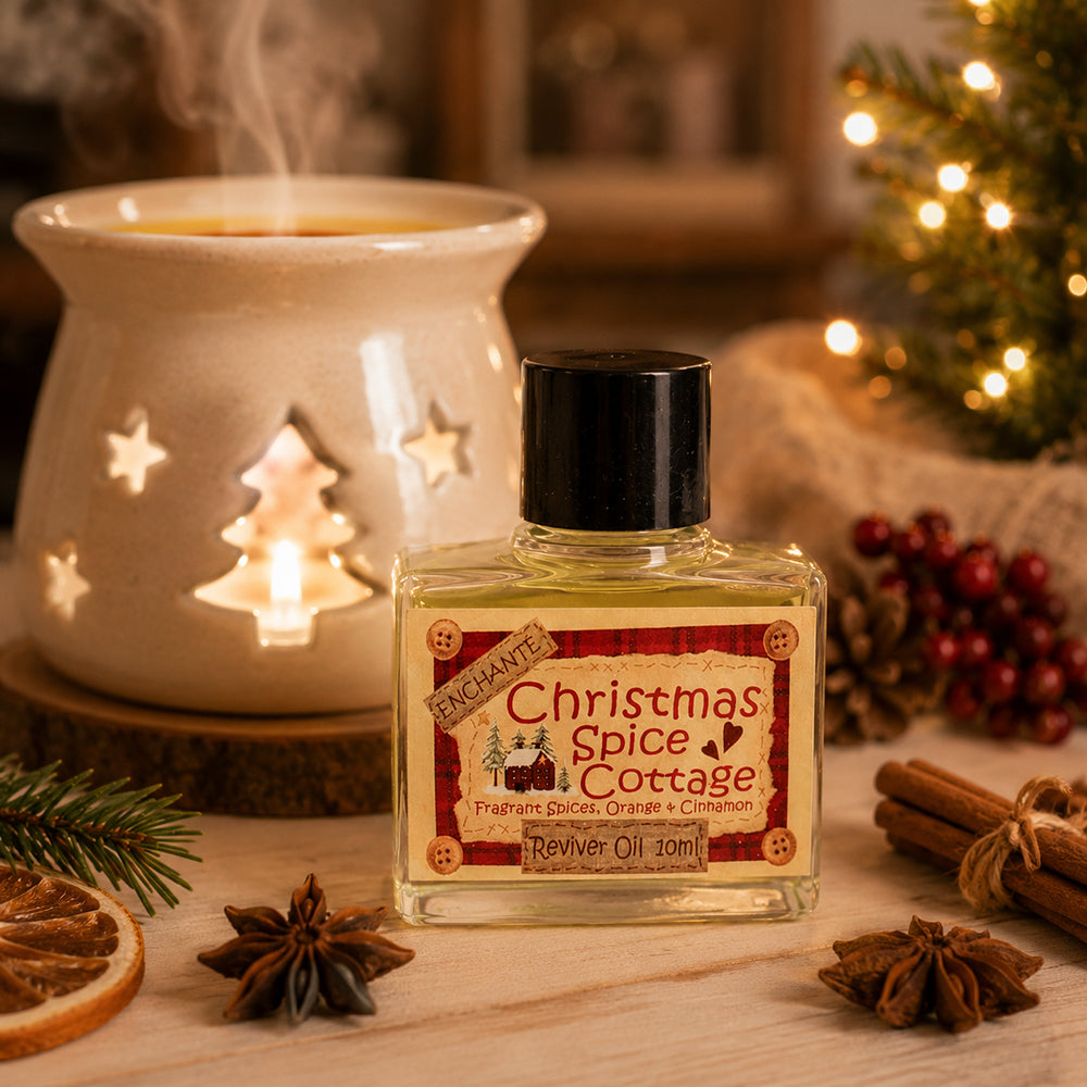 Christmas Spice Cottage illóolaj párologtató mellett karácsonyi dekorációval