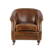 Antikolt dohánybarna bőrfotel elölről, klasszikus klubfotel kialakítással és szegecseléssel