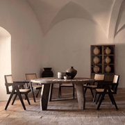 Étkezőasztal körül elhelyezett Cieza székek mediterrán enteriőrben.