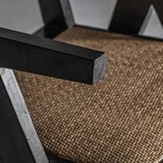 Közelkép a karfáról és az ülőfelület részleteiről