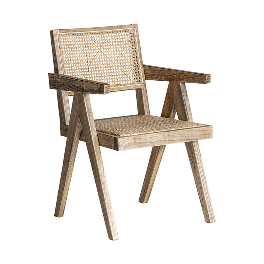Modern formavilágú, natúr színű szilfa karosszék átlós nézetből, karfával és rattan háttámlával..