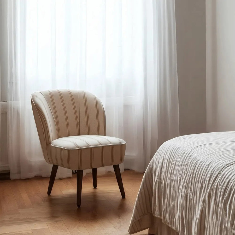 Okker csíkos CLUB EMMA fotel természetes fényben, hálószobai enteriőrben.