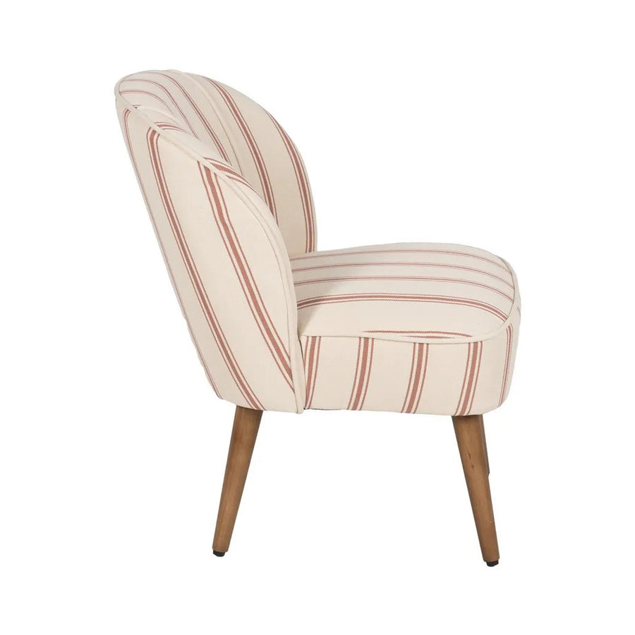 CLUB EMMA klub fotel oldalsó nézetben, lekerekített háttámlával és fa lábakkal.