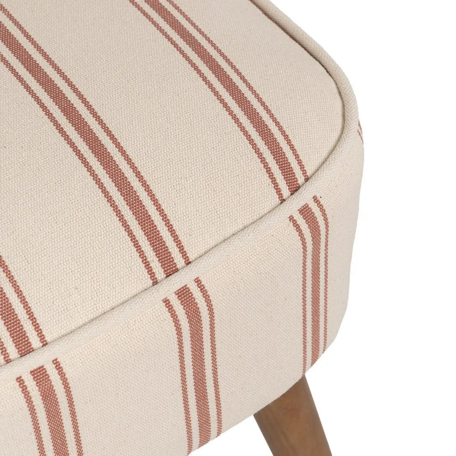 Ülőfelület közelről, pamut-poliészter szövet terrakotta csíkozással.