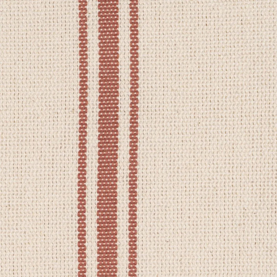 Szövet textúra közelről – terrakotta és törtfehér csíkos kárpit finom szövésben.