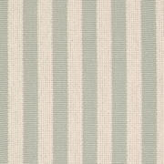 Közeli textúrafotó a zöld-fehér csíkos kárpitról, természetes pamut anyagból.