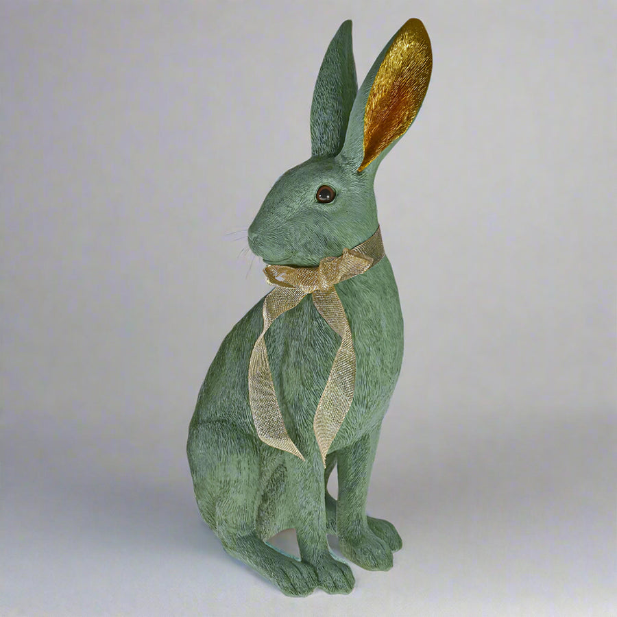 Türkizszínű, masnival díszített nyuszi figura.