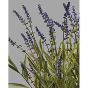 Fekete színű műanyag cserépbe helyezett, mű levendula bokor.