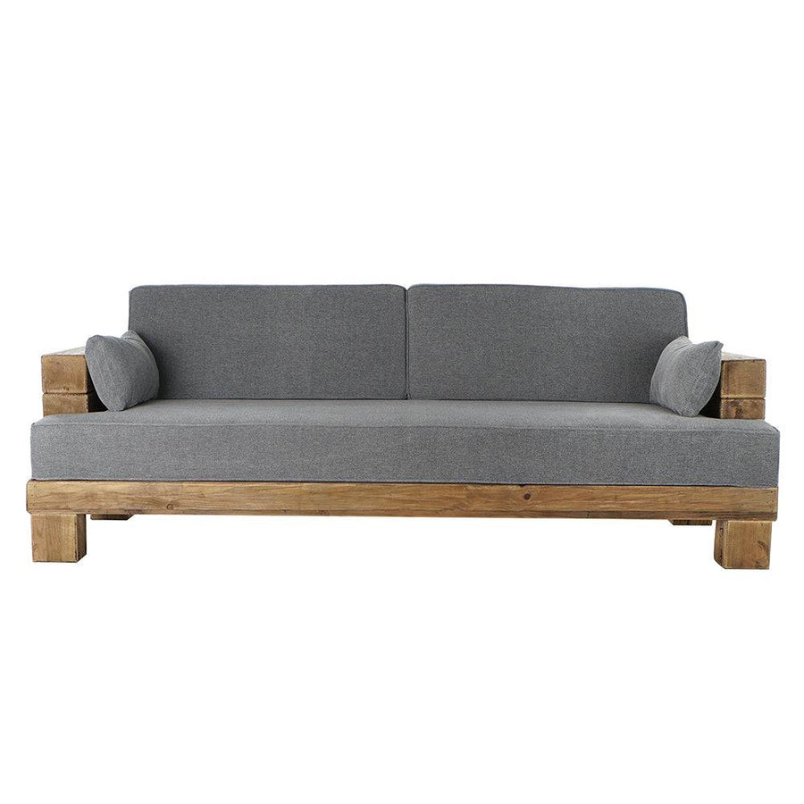 Elölnézet – DADU 3 személyes szürke kanapé újrahasznosított fa vázzal.