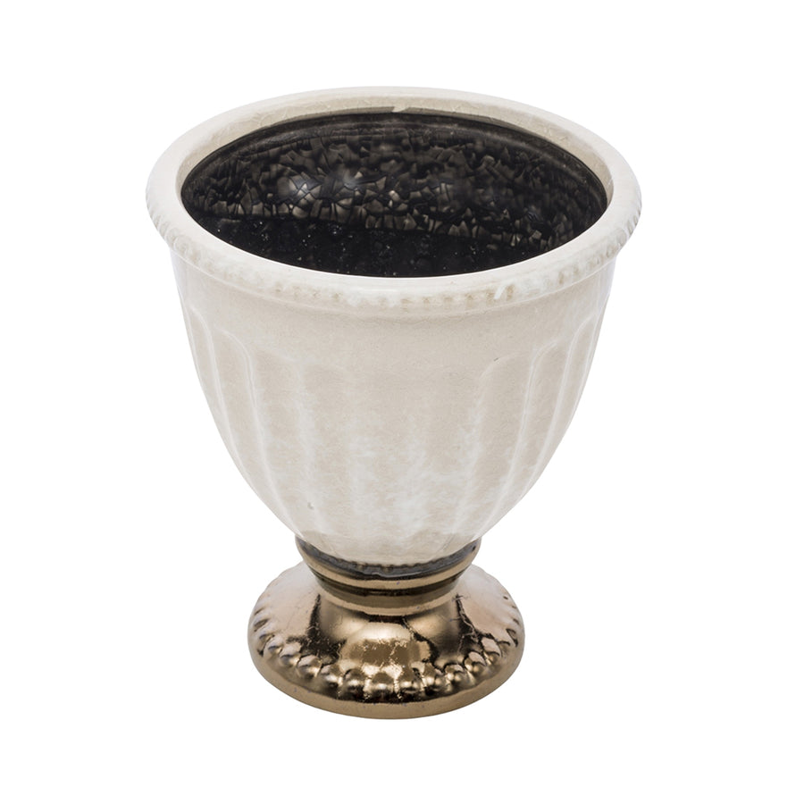 Krémszínű kaspó enyhén felülnézeti szögből – fényes arany talppal