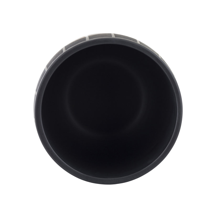 Fentről fotózott modern kerámia kaspó, fekete belsővel és dekoratív peremmel, Dalia kollekció – 18 cm átmérő.