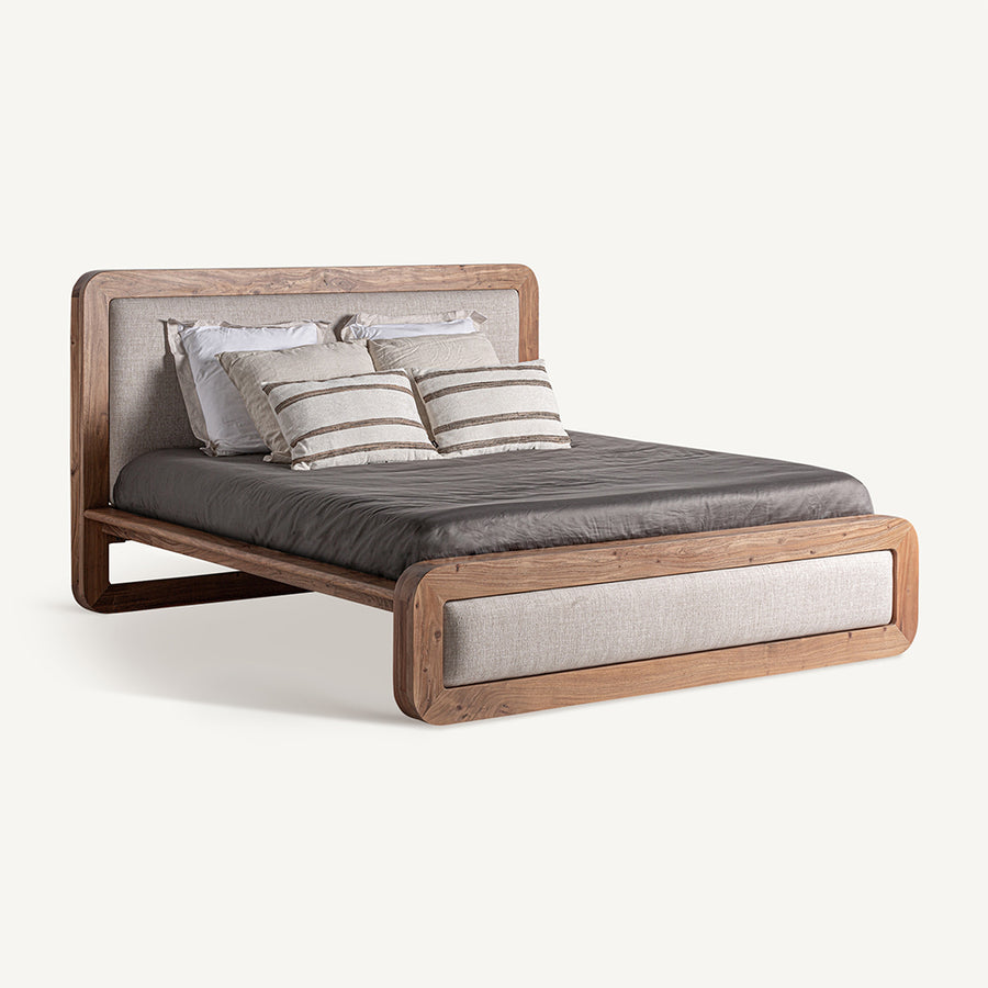 Japandi stílusú, bézs színű betétes, akácfa franciaágy.