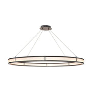 Opálos matt felületű üvegrudakból álló kör formájú dizájn csillár.