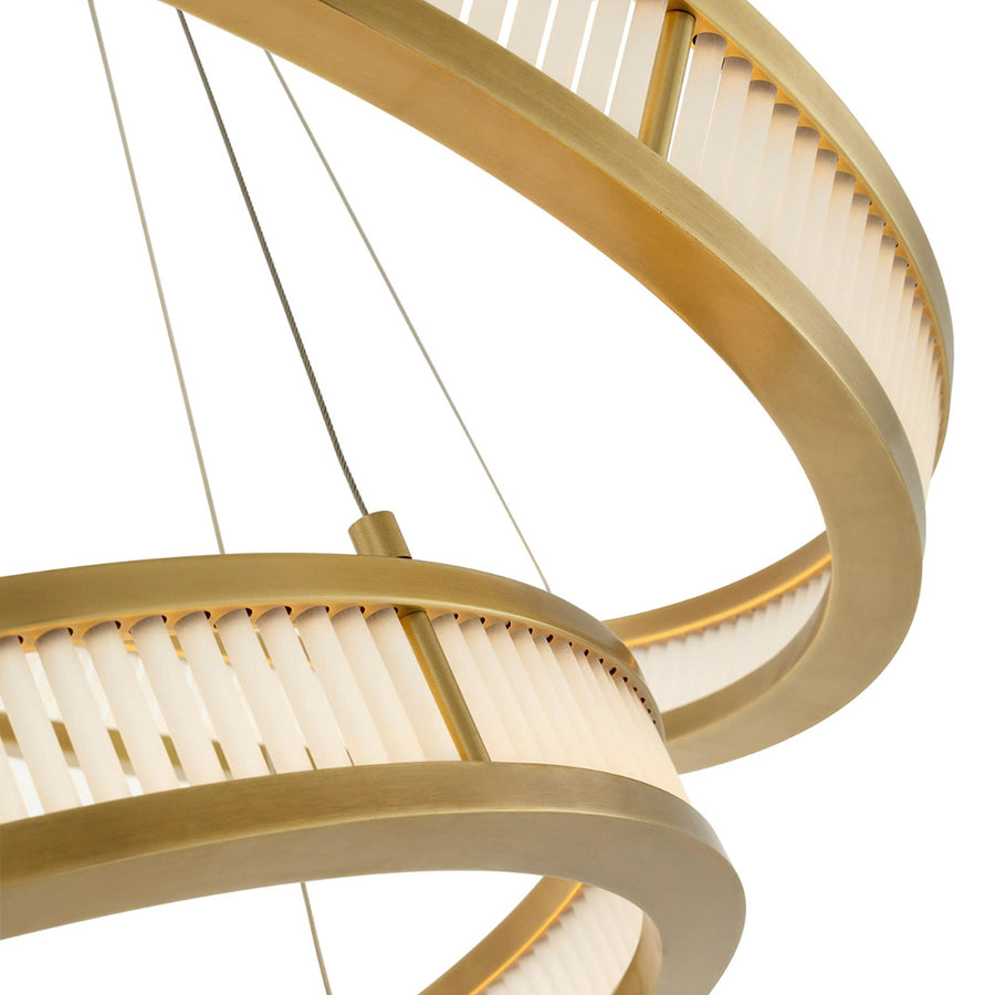 Opálos matt felületű üvegrudakból álló dizájn csillár.