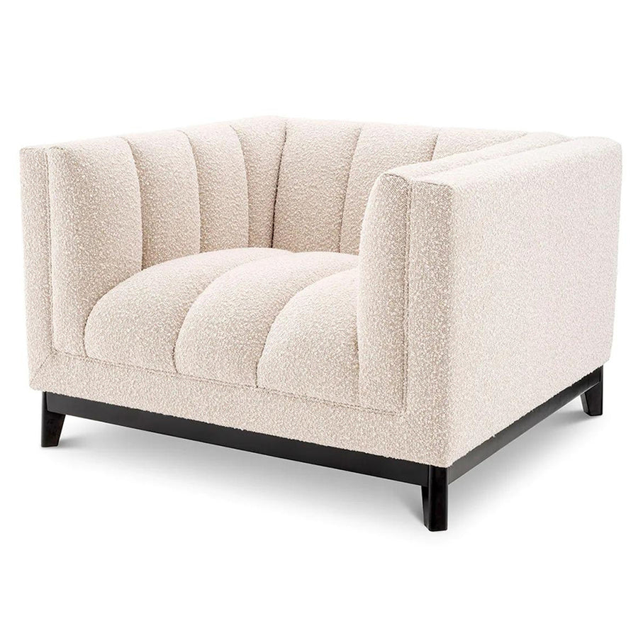 Krémszínű buklé szövettel kárpitozott, prémium minőségű, formatervezett design fotel.