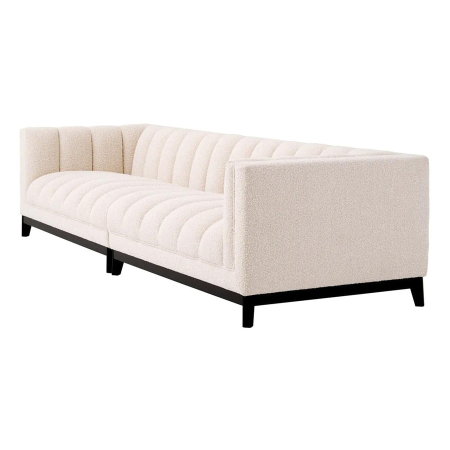 Krémszínű buklé szövettel kárpitozott, prémium minőségű, formatervezett design kanapé.