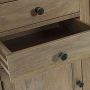 Klasszikus stílusú, létrával ellátott, mangófából készült könyvszekrény.