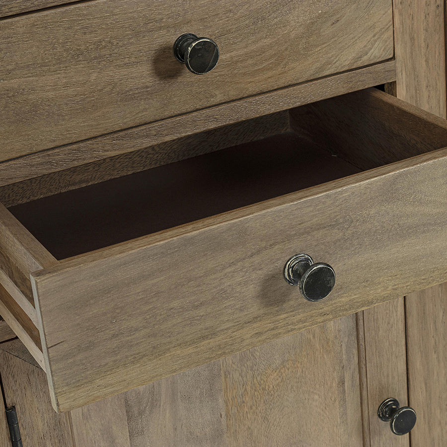 Klasszikus stílusú, létrával ellátott, mangófából készült könyvszekrény.