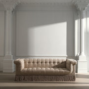 Krémszínű buklészövettel kárpitozott, 3 személyes kanapé.