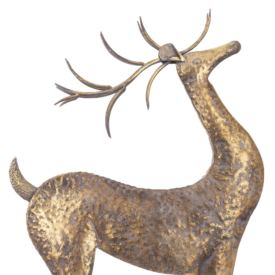 Kalapált felületű arany szarvas dekoráció részletfotó