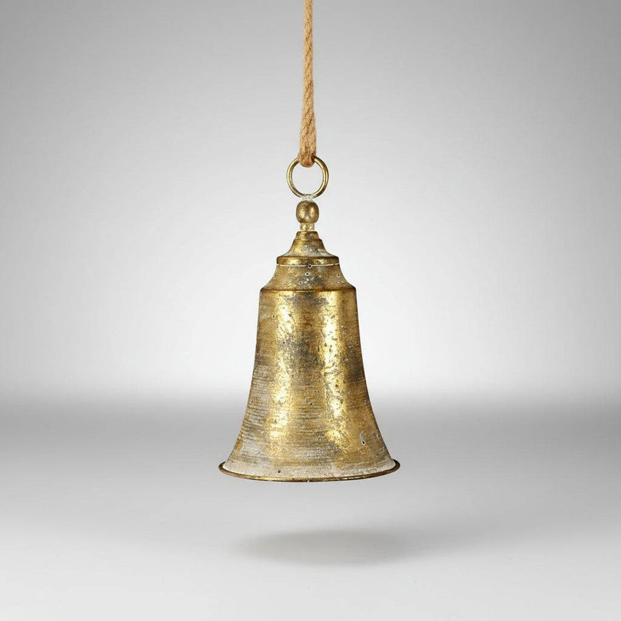 DORÉ antik arany fém harang 30 cm, vintage stílusú karácsonyi dekoráció jutazsinórral és patinás felülettel.