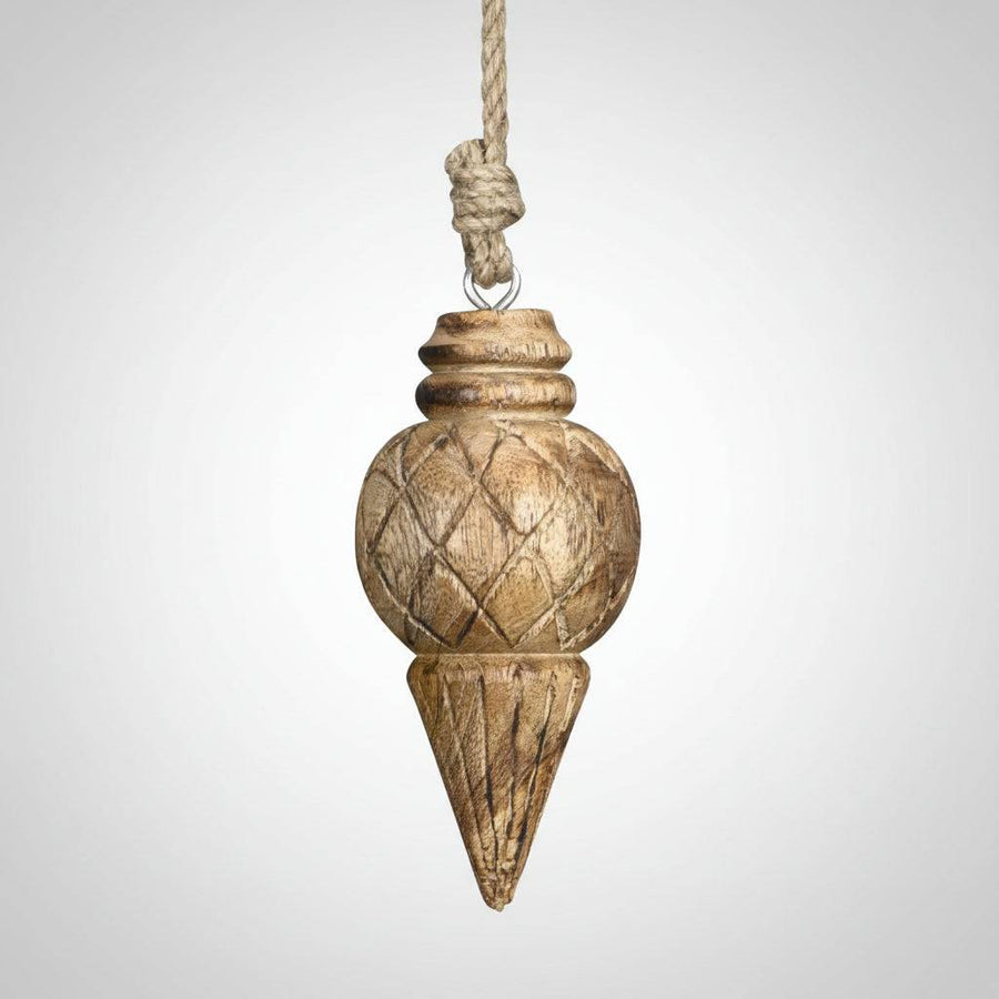 Gyémántmintás felületű, kézzel faragott DOST natúr mangófa karácsonyfadísz, természetes juta akasztóval.