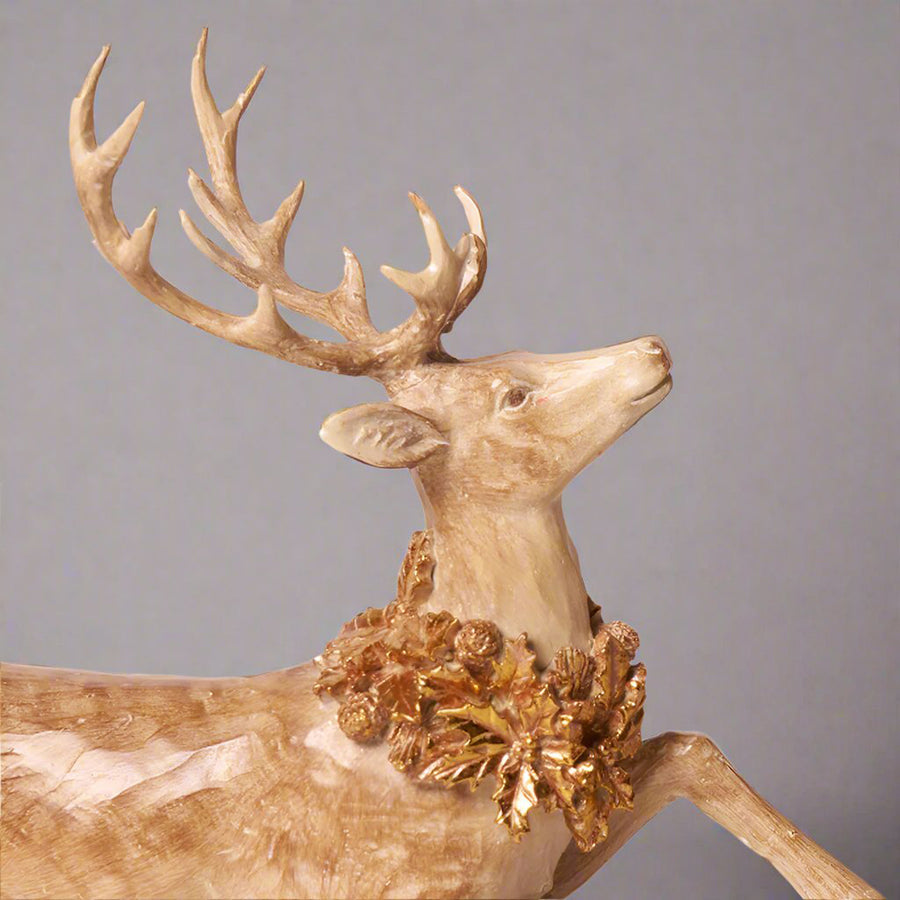Fa hatású karácsonyi szarvas figura.