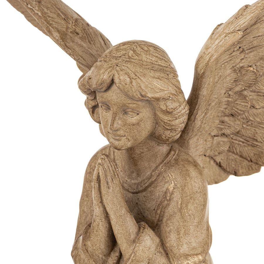 Faragott fa hatású, műgyantából készült angyal figura részletfotó – Dost kollekció