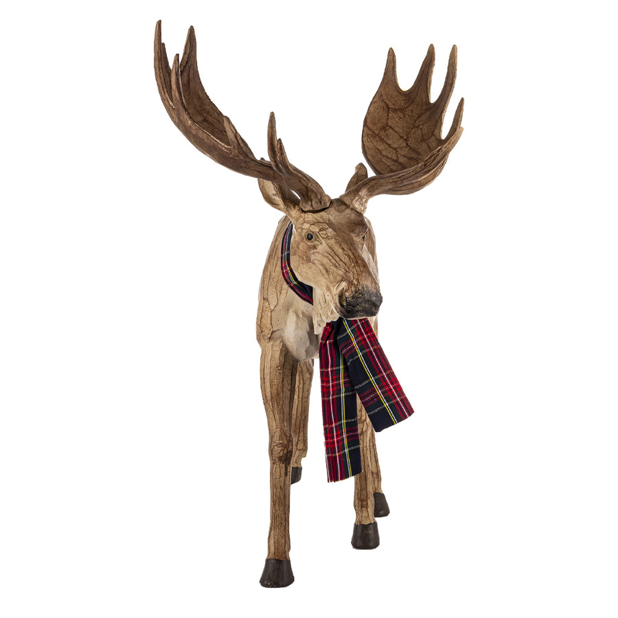 Natúr szarvas figura frontális nézetben, ünnepi sállal