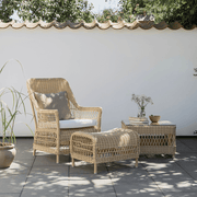 Natúr színű, műrattan kerti zsámoly.