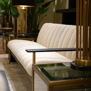 Krémszínű buklé szövettel kárpitozott, prémium minőségű, formatervezett design kanapé.