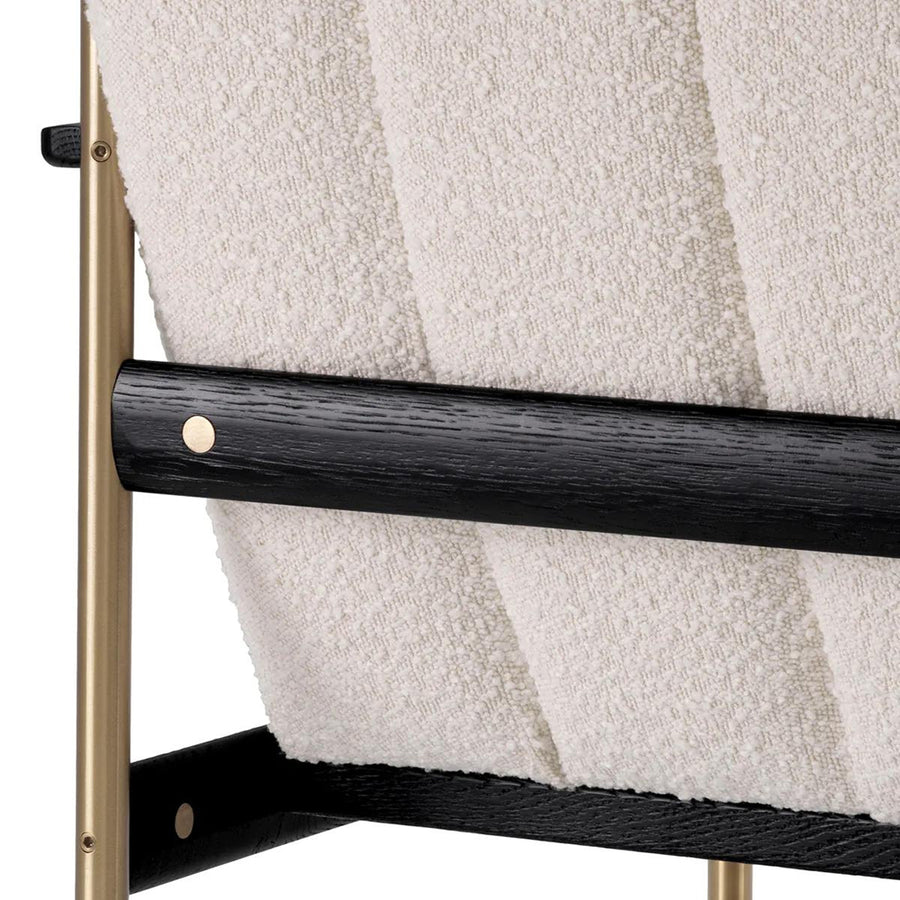 Krémszínű buklé szövettel kárpitozott, prémium minőségű, formatervezett design fotel.