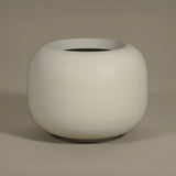 ELEMENTAL SPHERE LOW S selyemfehér fiberglass kaspó modern minimalista megjelenéssel