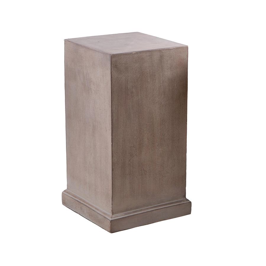 England kollekció antik homokszínű, 60 cm magas posztamens műgyanta kivitelben, letisztult stúdióháttér előtt.