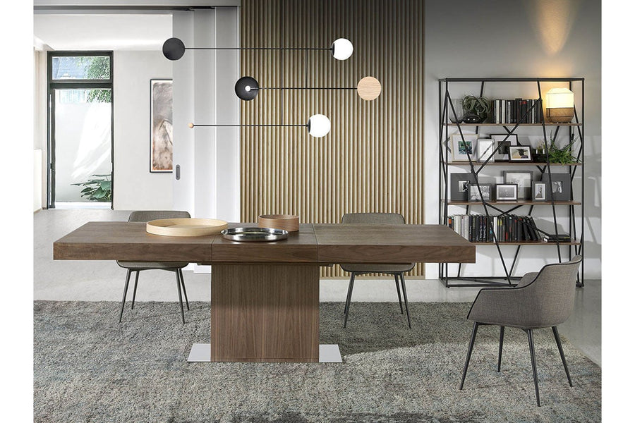 Szürke színű szövettel kárpitozott, acél szerkezetű, formatervezett dizájn étkezőszék.