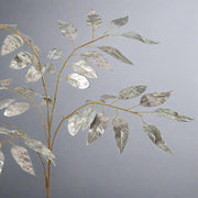 Fényes felületű, ezüstszínű,, mű eukaliptusz ág.