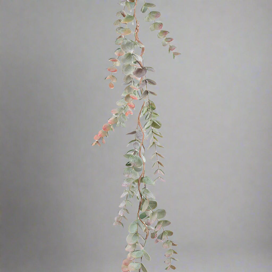 Hamvaszöld színű, mű eukaliptusz girland.