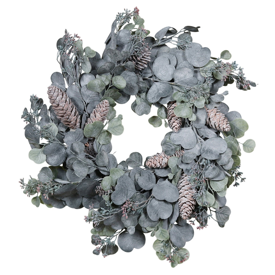 Deres hatású, fenyőtobozokkal díszített, mű eukaliptusz koszorú Ø 45 cm természetes, rusztikus stílusban.