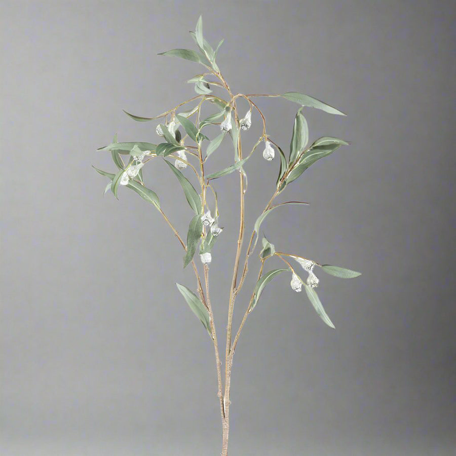 Szürkészöld színű, mű eukaliptusz ág.