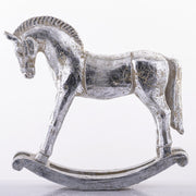 Antikolt felületű, ezüst színű karácsonyi hintaló figura.