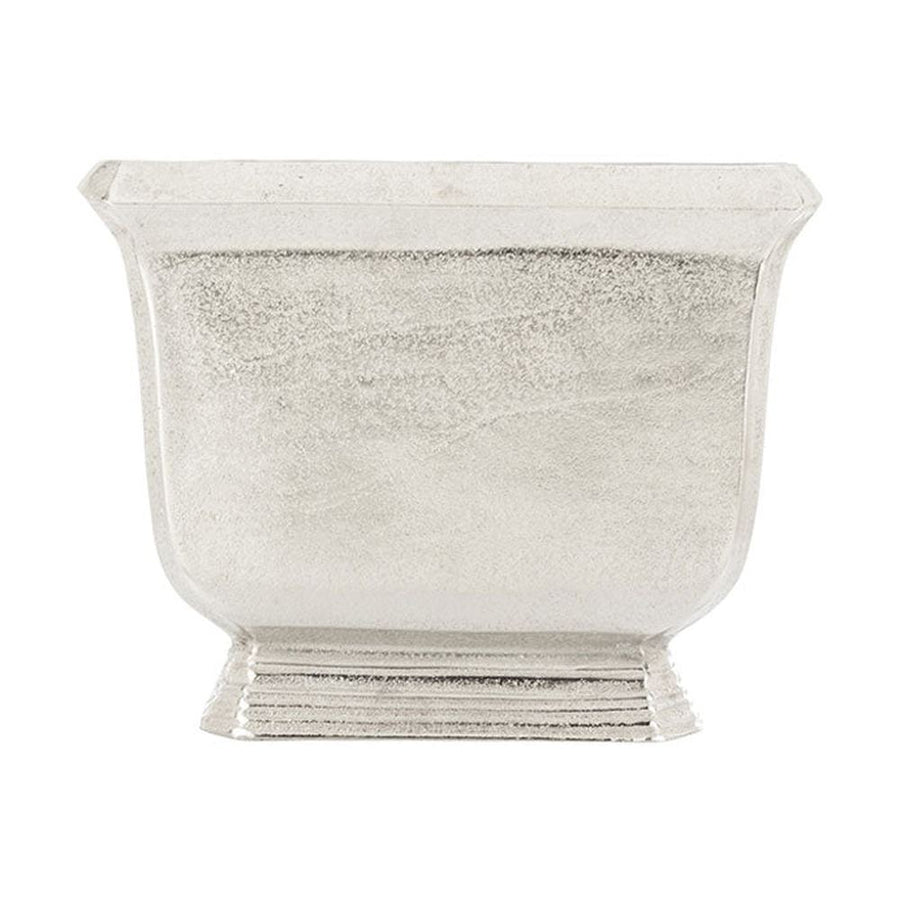 Alumíniumból készült, ezüstszínű váza,