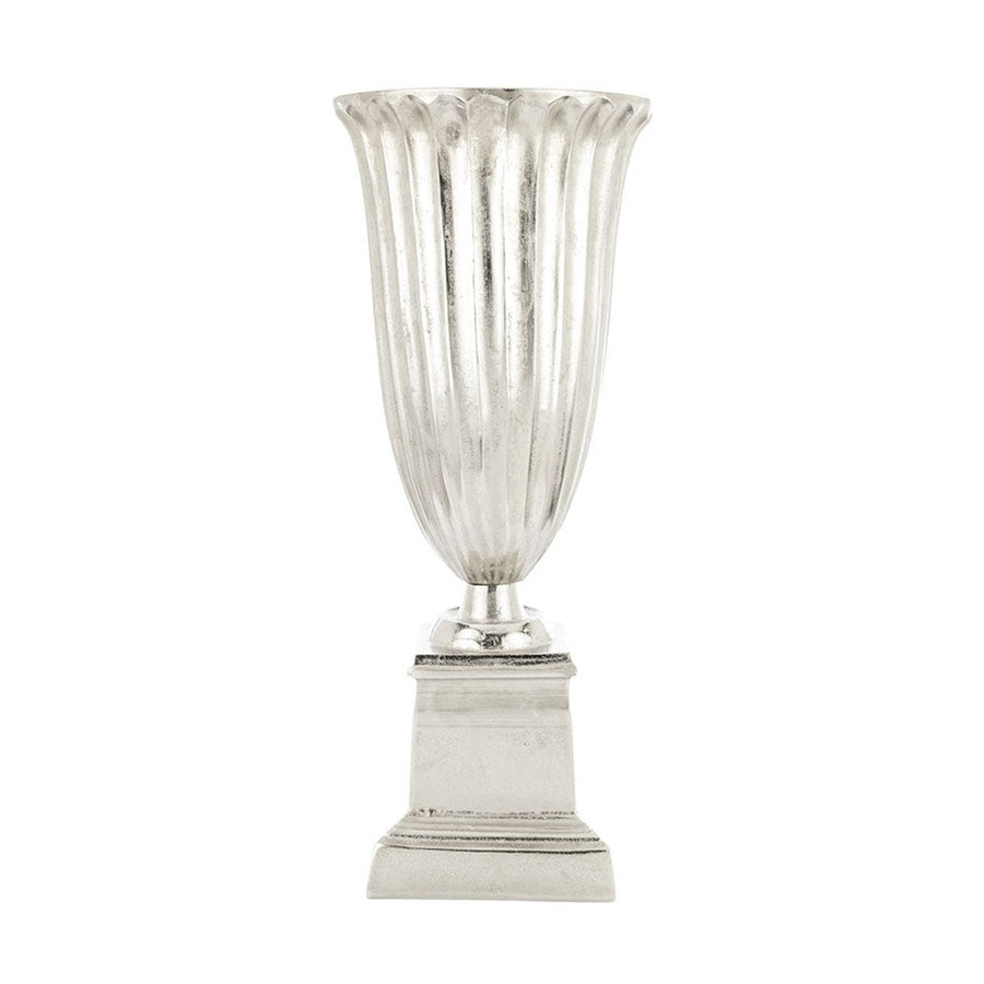 Alumíniumból készült, ezüstszínű váza.