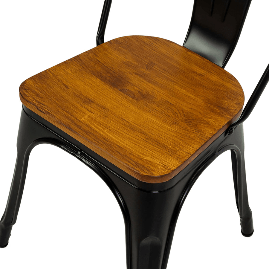 Fekete színű, fémből készült, fa üléses bisztrószék.