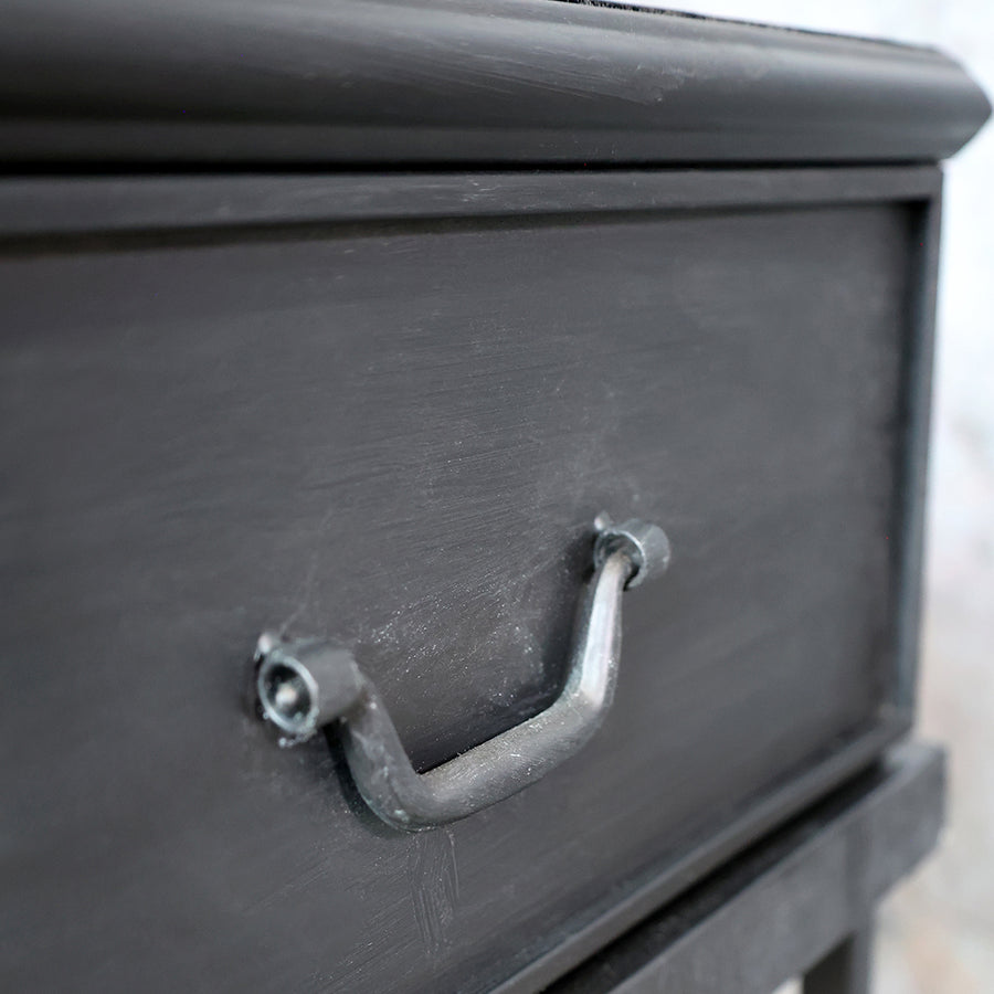 Fém konzolasztal részlet antikolt fekete felülettel