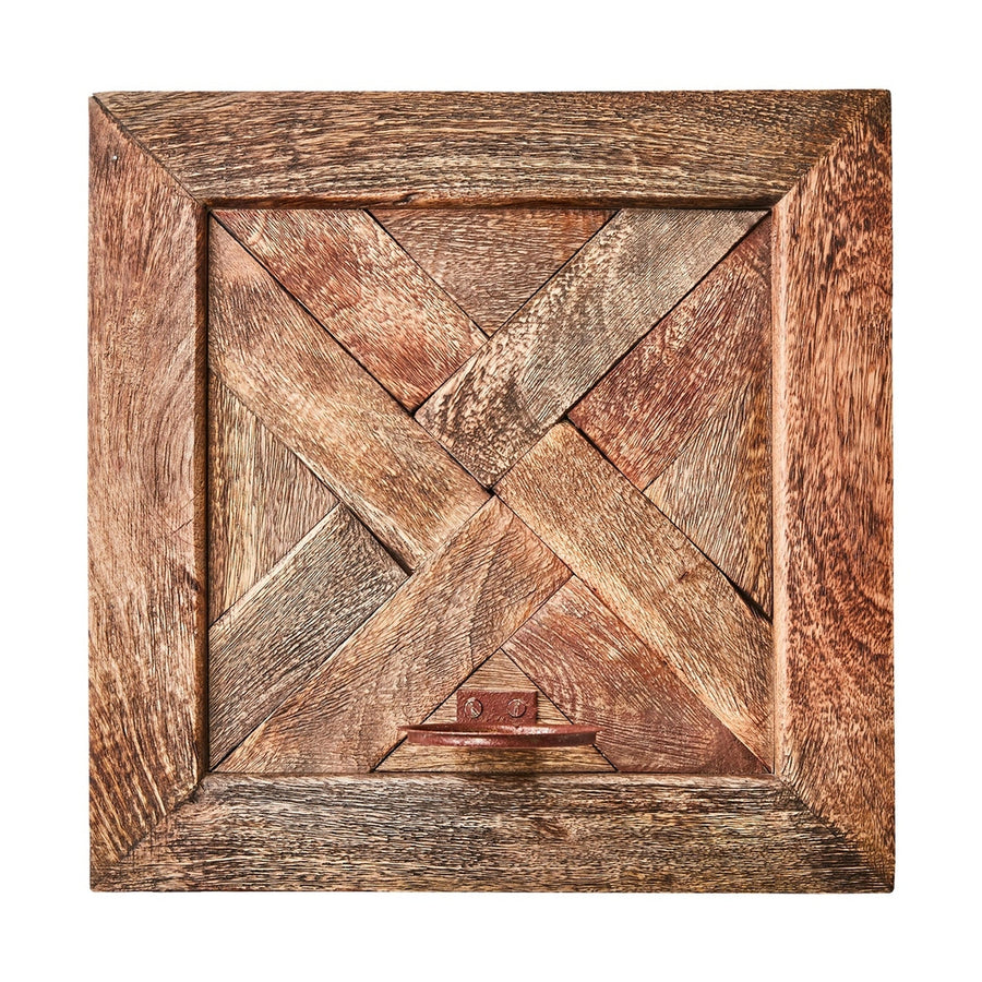 Natúr színű, újrahasznosított fából készült kézműves fali gyertyatartó.