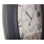 Vintage stílusú, fekete-krém színű falióra, "Cafe de la Tour" felirattal.