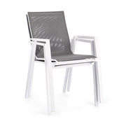 Fehér színű modern kerti szék.