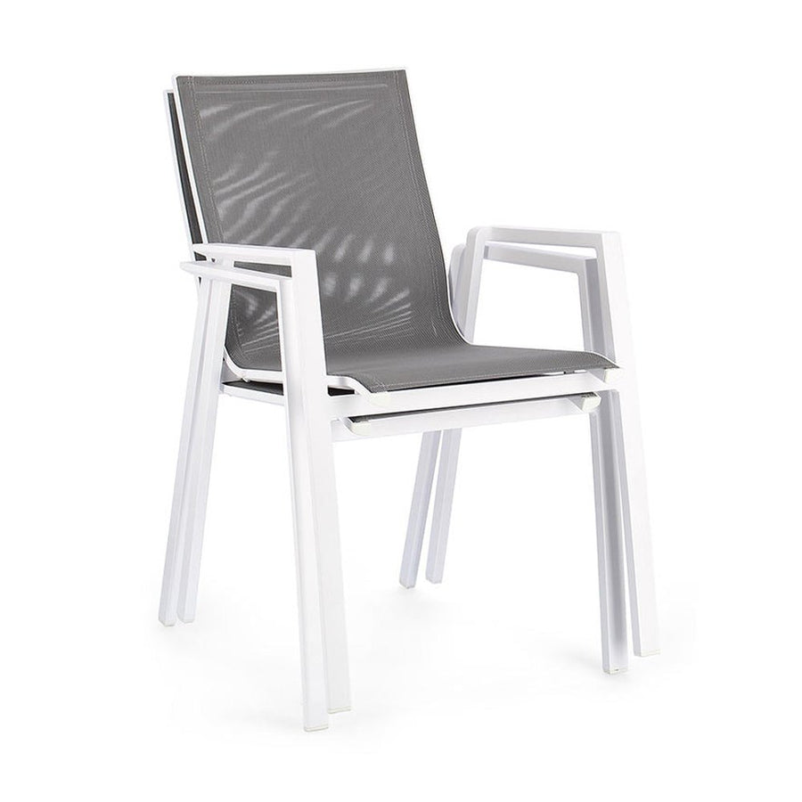 Fehér színű modern kerti szék.