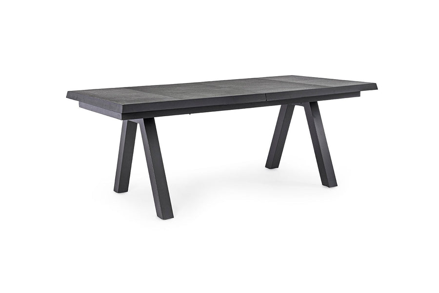 Fekete színű modern kerti asztal.